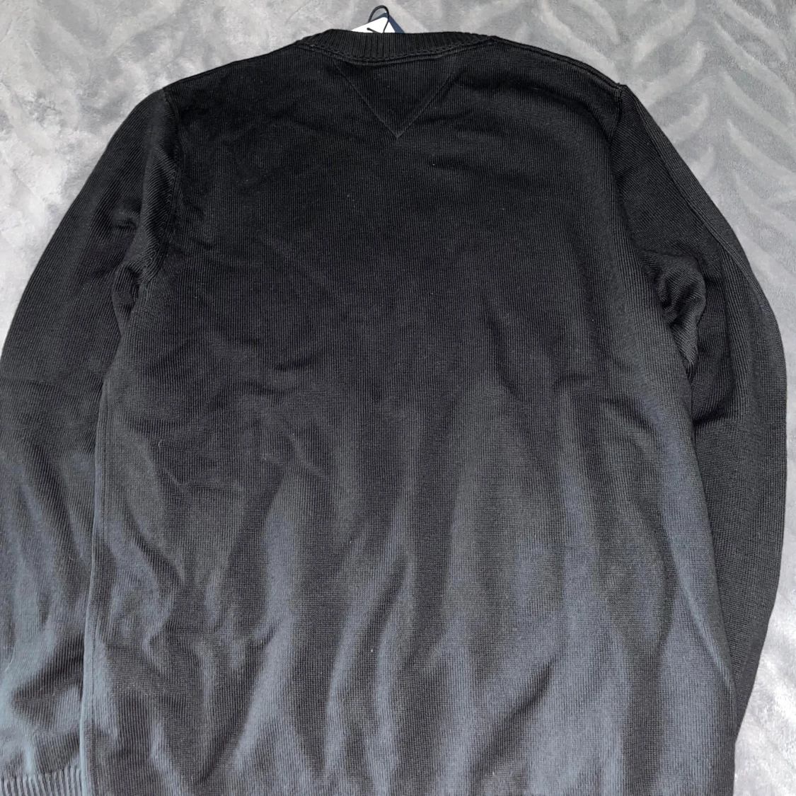 Svart stickad tröja från Tommy Jeans - 1