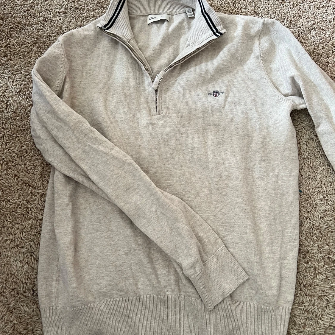 Beige halvzip-tröja från GANT