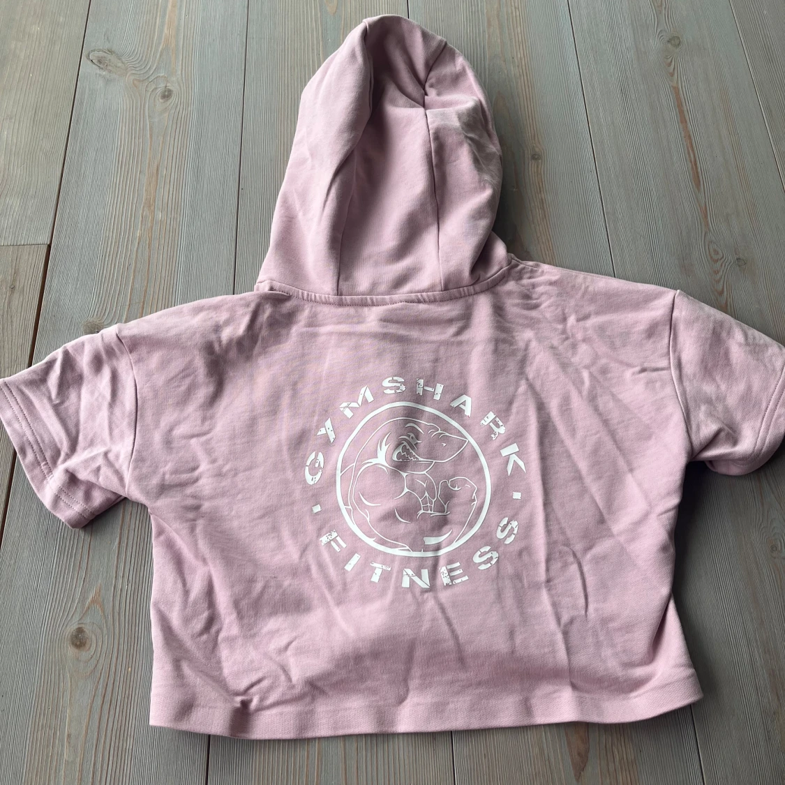 Ljusrosa croppad hoodie från Gymshark