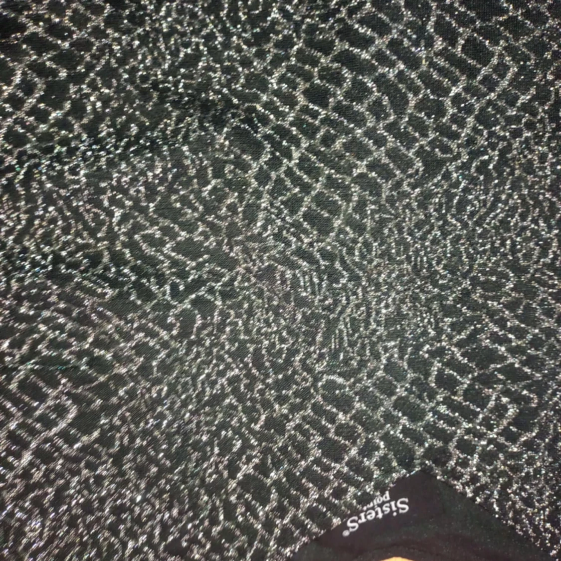 Svart glittrig linnetopp från Sisters Point - 3