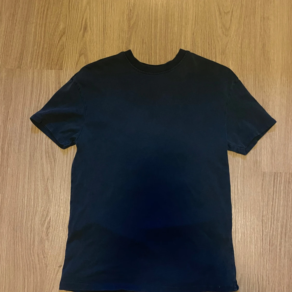 Svart t-shirt från RVLS