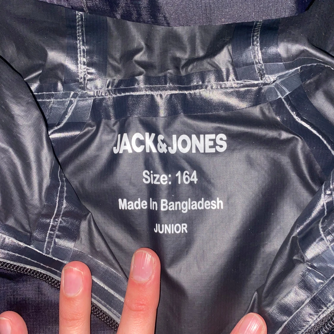 Svart vindjacka från Jack & Jones - 3
