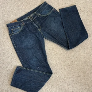 ✨Dondup Jeans✨ - Riktigt feta jeans från Dondup. Slim fit, nypris. Storlek 38.