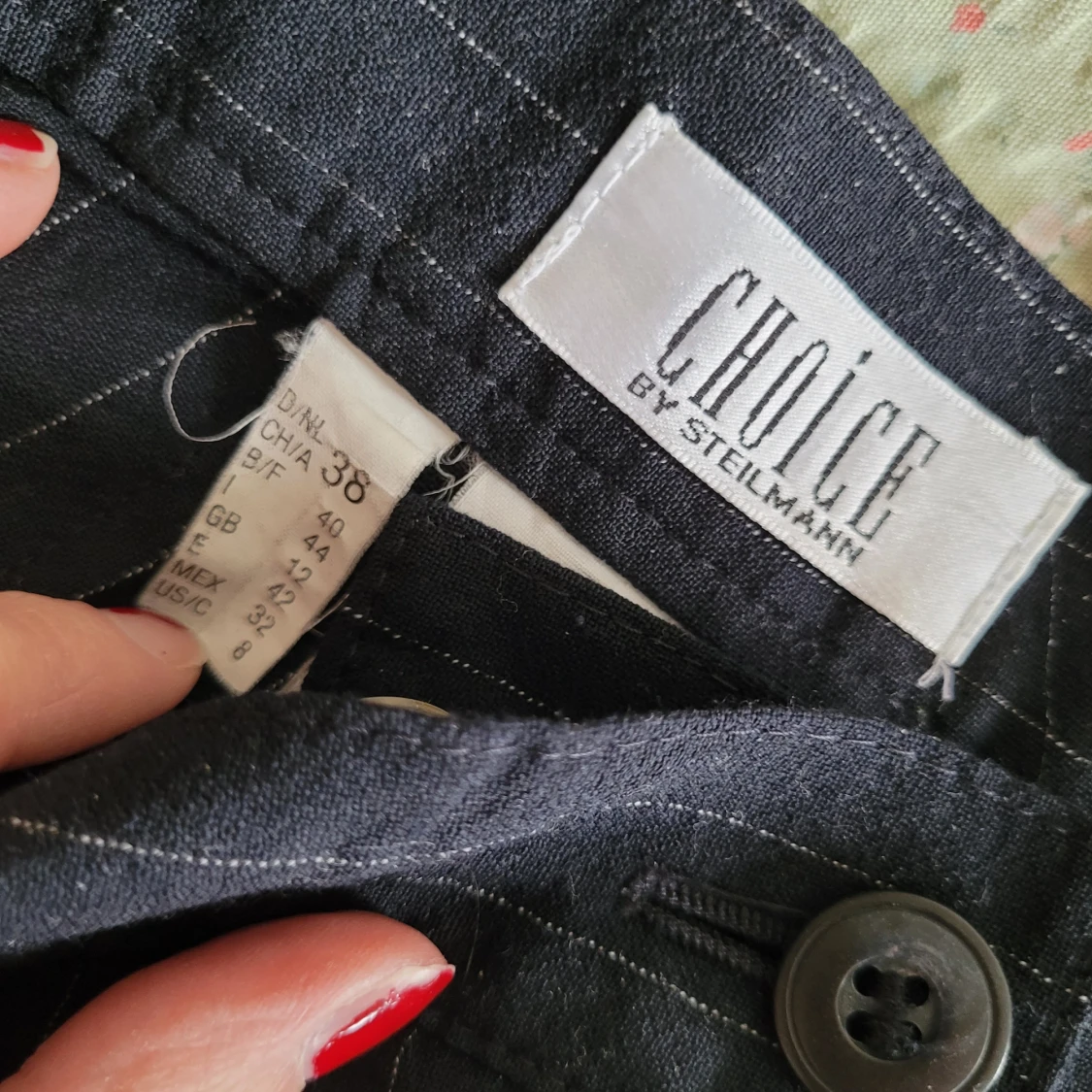 Svarta kostymbyxor med vita ränder - 4