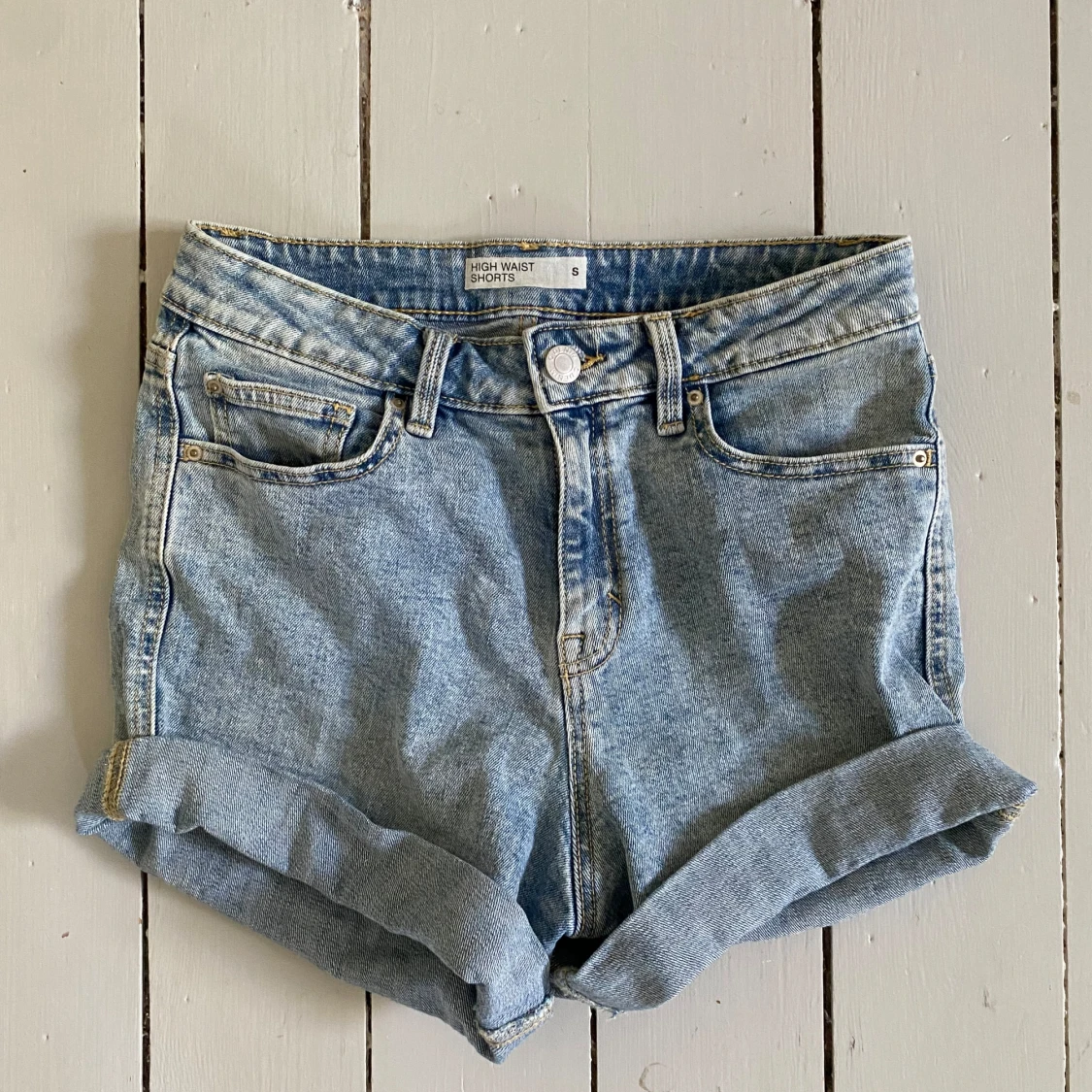 Blåa jeansshorts 
