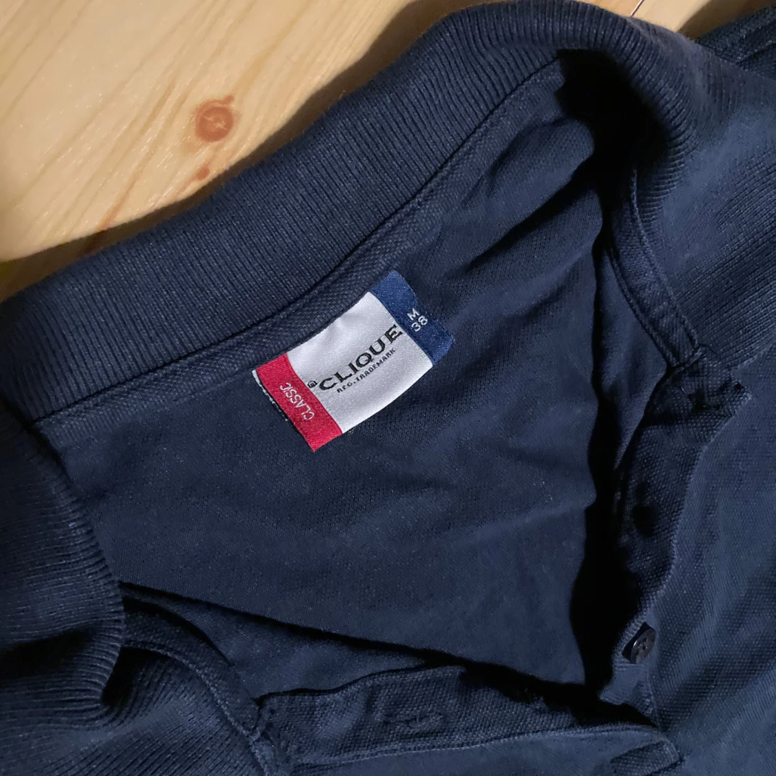 Mörkblå pikétröja från Clique - 1