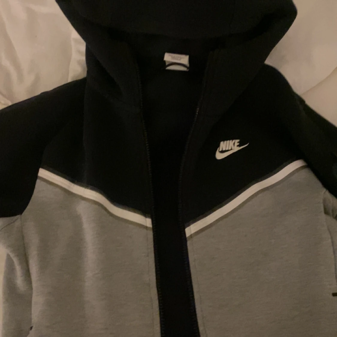 Nike Tech Fleece hoodie svart/grå - 2