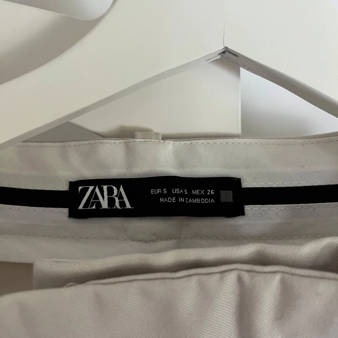 Beiga kostymbyxor från Zara - 2