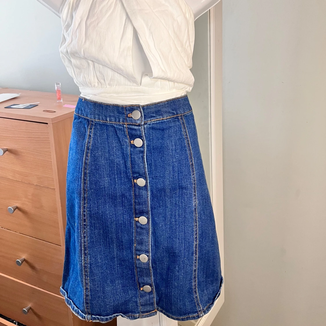 Set Jeanskjol med knappar och topp halter öppna ryggen  - 1