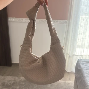 Bottega liknade väska  - Skit snygg!! Säljer pga har en annan