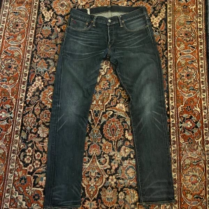 Ralph Lauren selvedge jeans! - Sjukt feta jeans från Ralph lauren! De är i selvedge vilket är fint jeans material och även får en riktigt fet wash när man använder dem som du ser på 4 bilden. De är modellen slim. Midja:42 längd:105