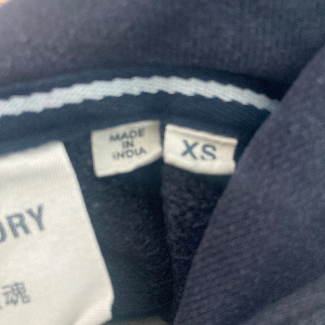 Mörkblå hoodie från Superdry - 3