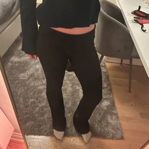 Svarta yogapants - Svarta lowwaist yogapants från Nelly❤️