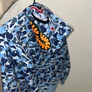 Bape hoodie - Bape hoodie mycket bra kvalite passar till alla dagar i veckan pris kan diskuteras