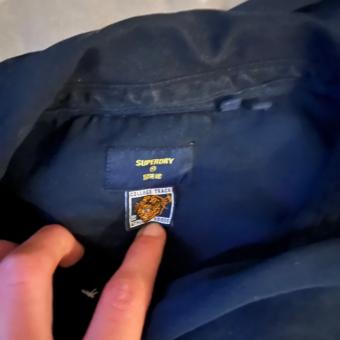 Mörkblå tröja från Superdry - 2