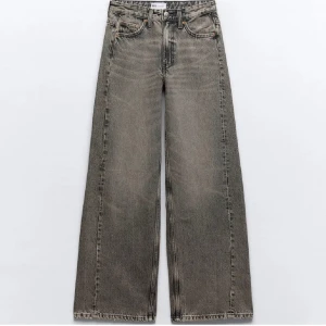 Wide Zara jeans mid - Jättesnygga jeans från Zara i bra skick!🩷Storlek 36, köpta för 499, priset kan diskuteras😋😋