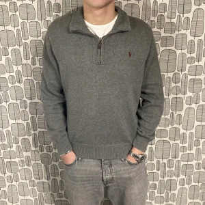 Ralph lauren stickad halfzip - ♾️Ralph Lauren halfzip i toppskick ♾️Inga defekter eller slitage alls! ♾️Storlek:L/M