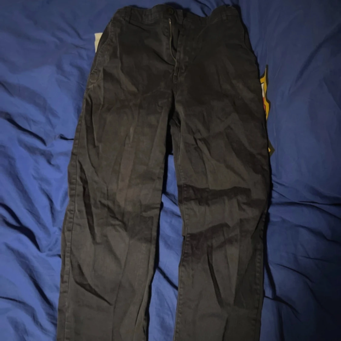 Mörkblåa chinos byxor från H&M