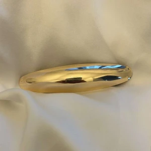 MixClipx - Cornelia  - Guldig oval MixClipx💖✨ (clips på baksidan) ca 10 cm