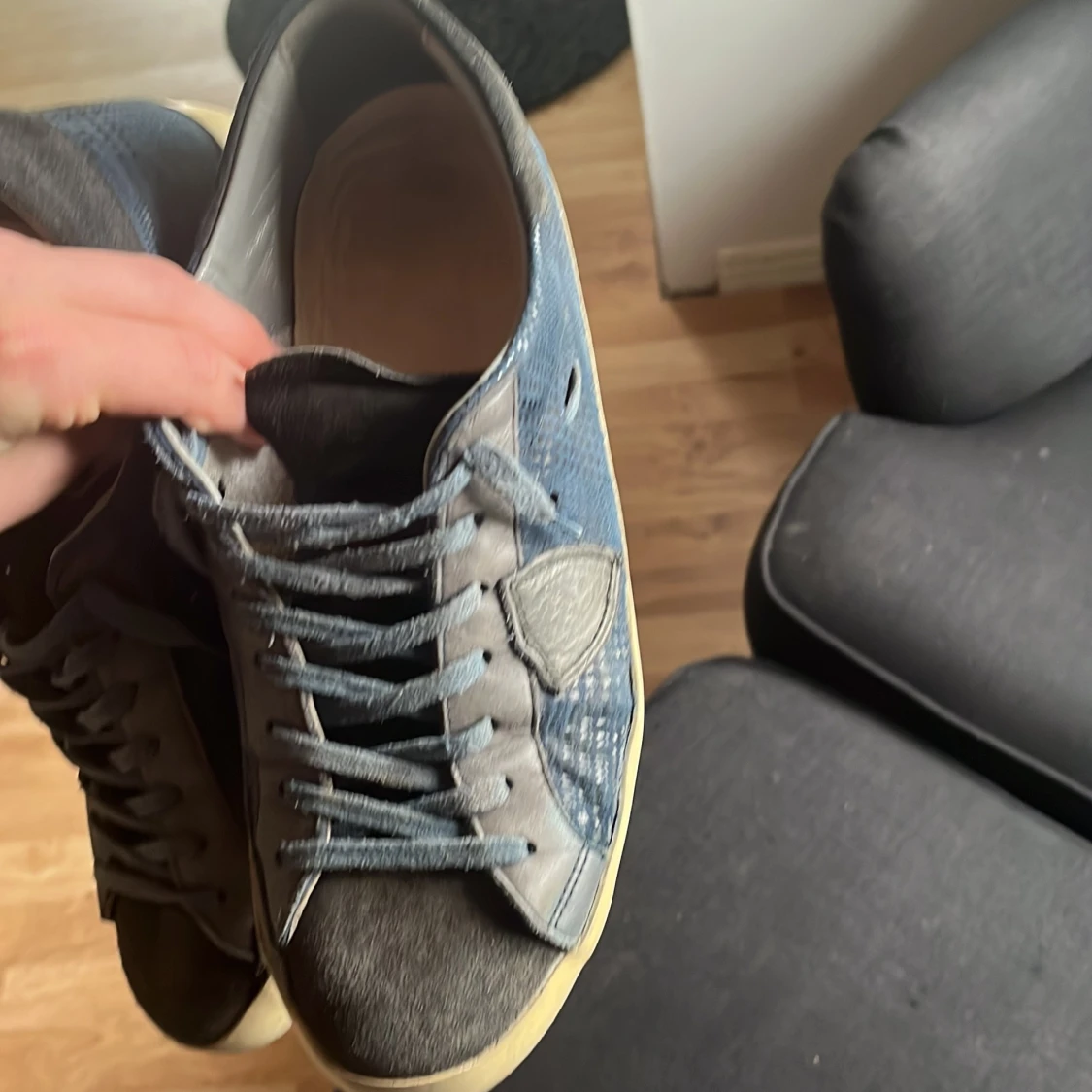 Blå sneakers med snörning - 2