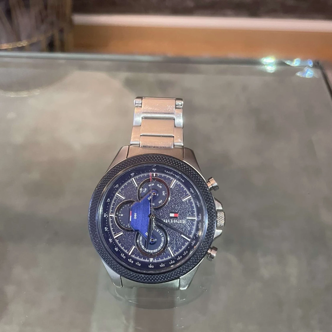 Tommy Hilfiger silverfärgad klocka