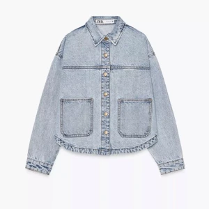 Jeansjacka - Säljer en ny zarajacka i storlek S🩷