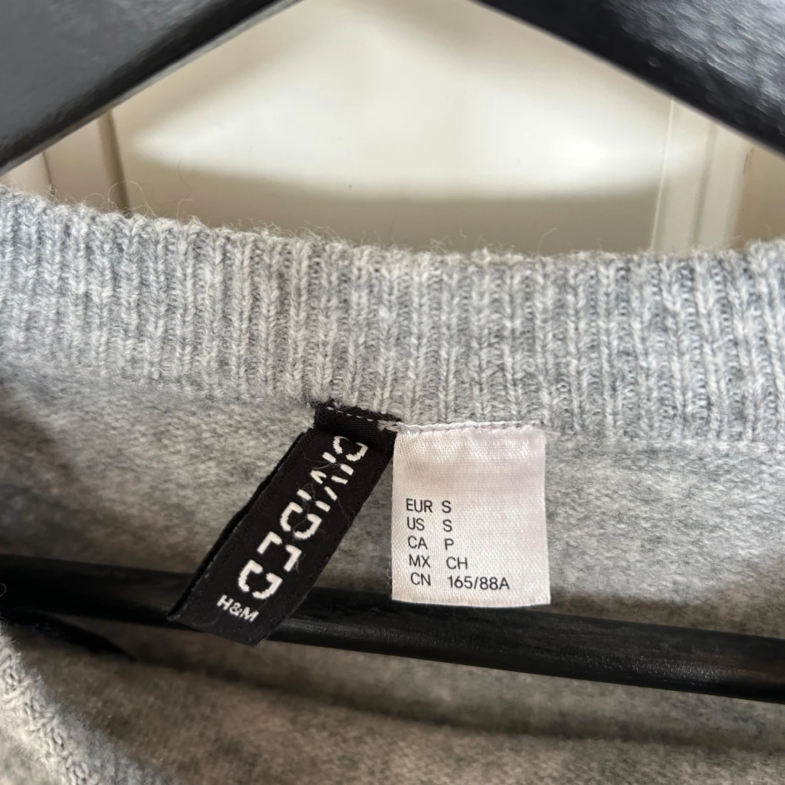 Grå stickad tröja från H&M Divided - 1