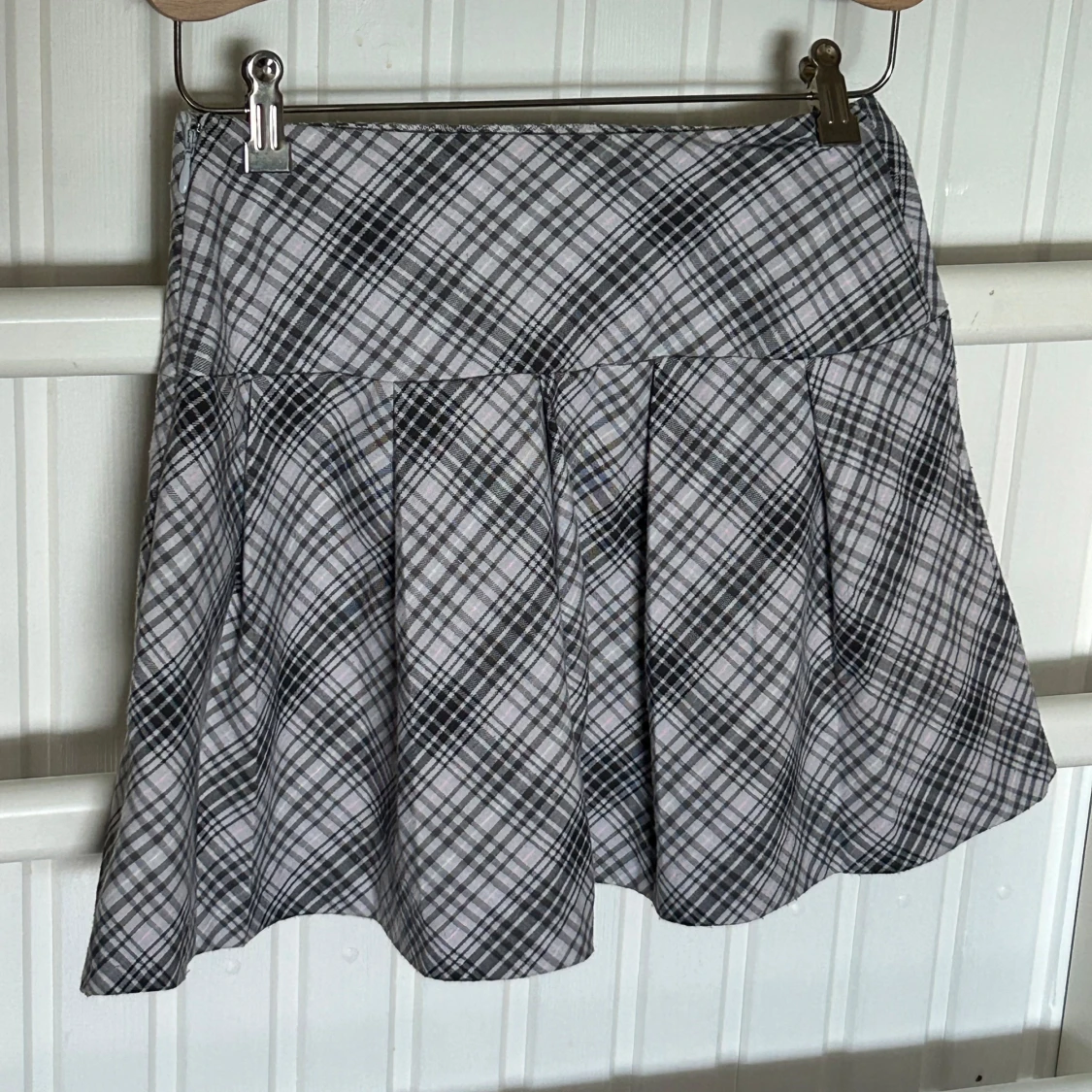 Strl 34 kort kjol med veck