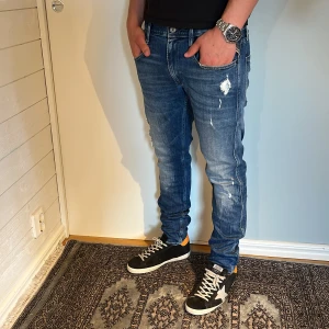 Replay anbass jeans  - Replay Jeans | skick 9/10 | Storlek 32/32 | Pris - 599kr | Modellen är ca 178cm lång | Hör av dig vid minsta fråga eller fundering!!
