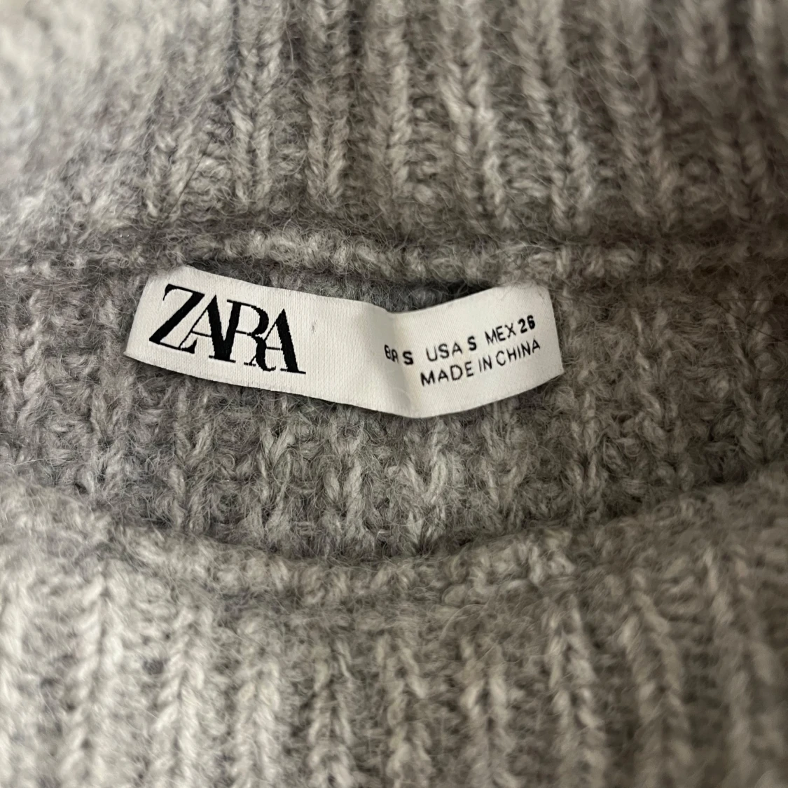 Grå stickad tröja från Zara - 1