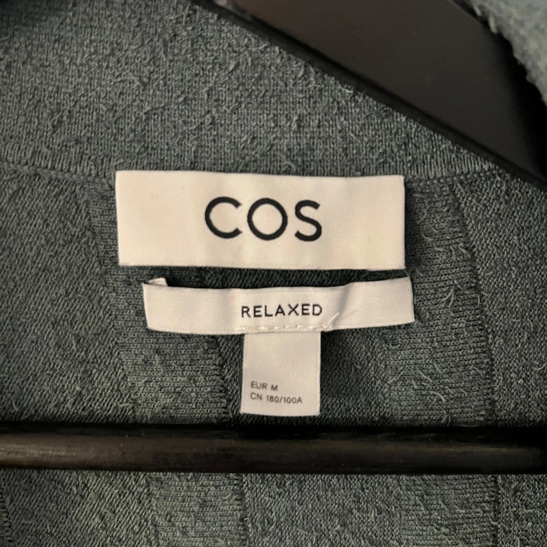 Grå ribbad skjorta från COS - 2