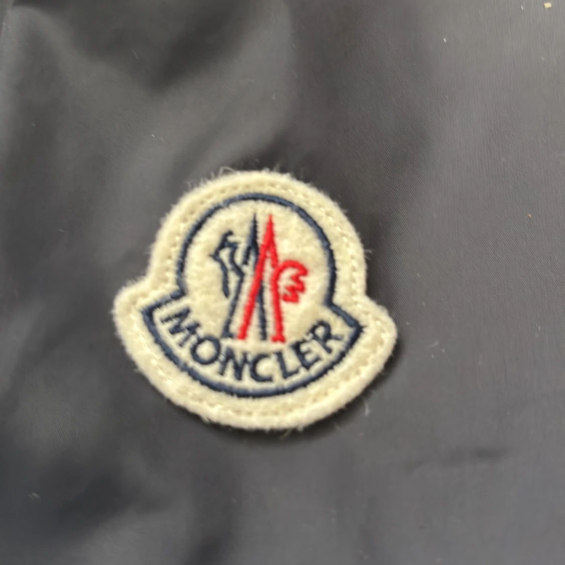 Mörkblå vindjacka från Moncler - 1