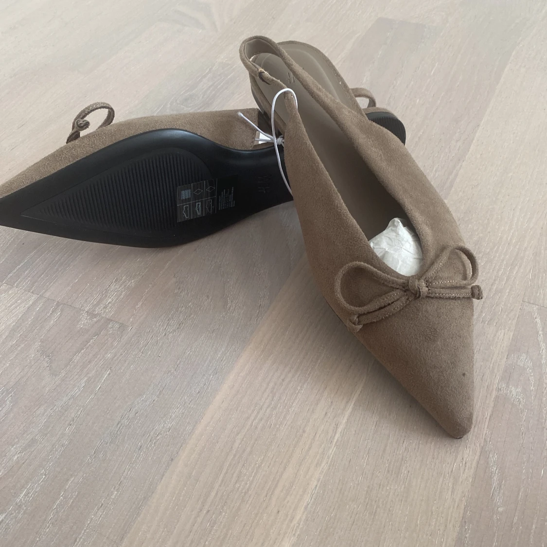 Beige/brun slingback/ballerinaskor m. spetsig tå - 2