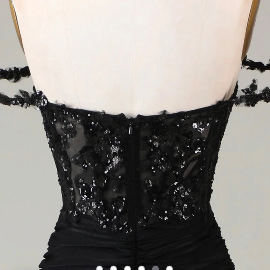 Svart långklänning med paljetter - 2