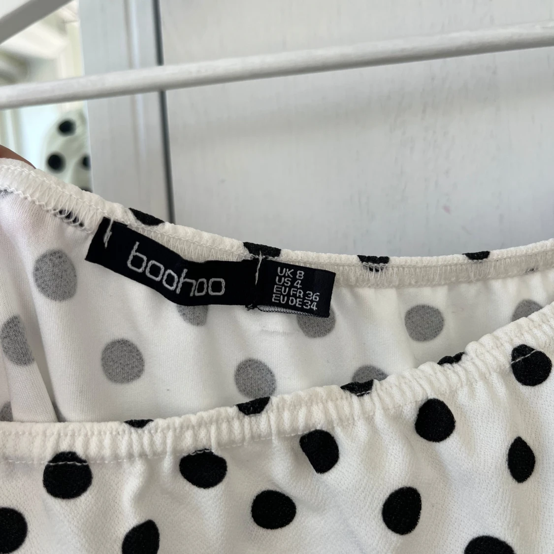 Prickig off shoulder klänning - 3