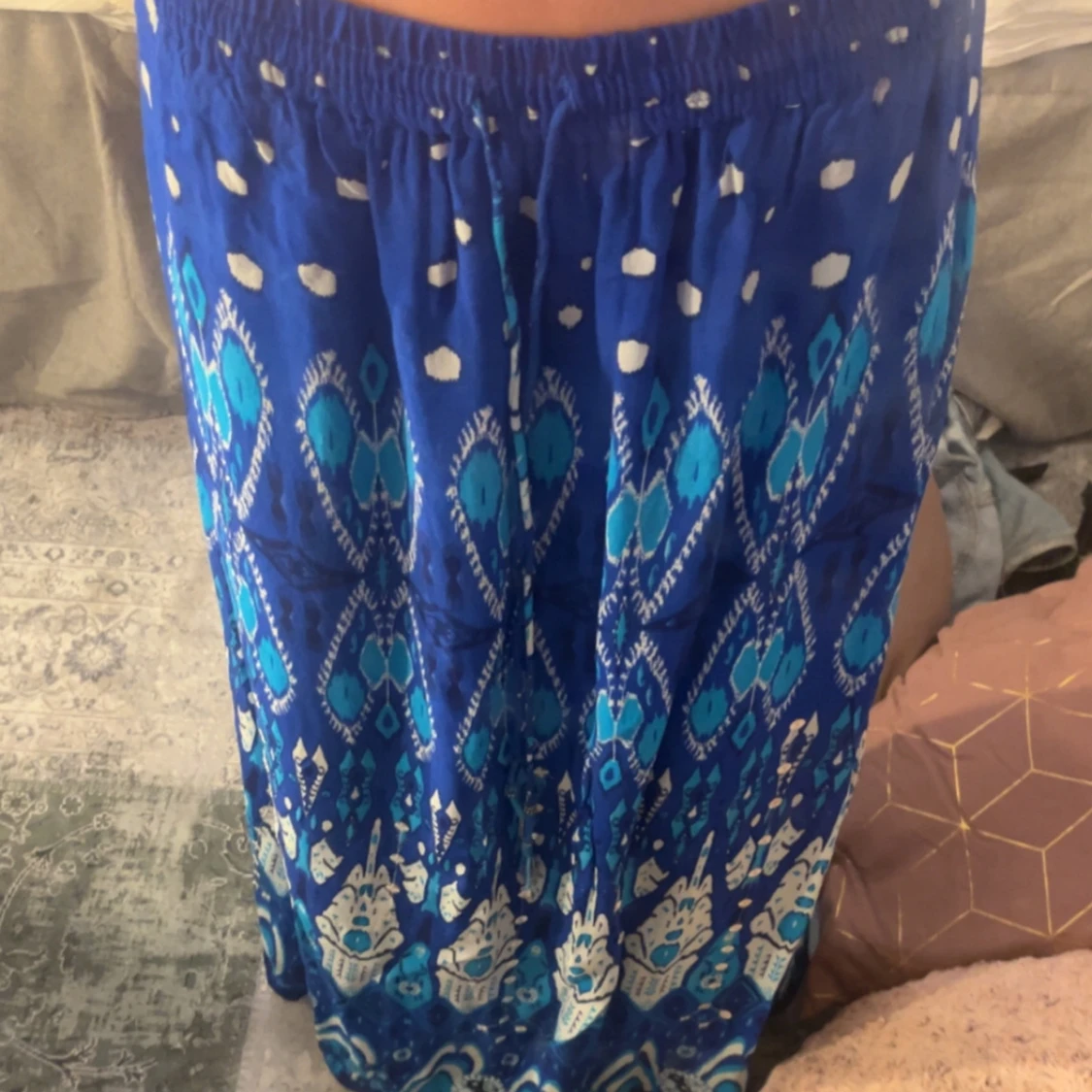 Blå långkjol med mönster