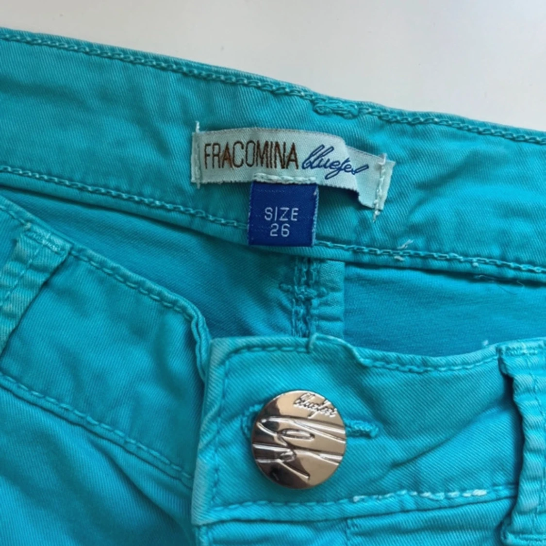 Turkosa jeansshorts från Fracomina - 2