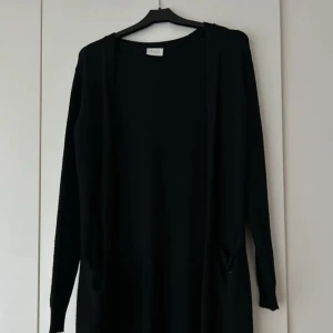 Lång kofta - En lång kofta från Vila storlek Xs 