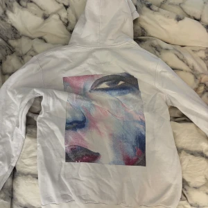 The Cool Elephant Hoodie - Super snygg hoodie från the cool elephant! Använt skick men inga fläckar eller liknande, loggan fram är sliten därför det billiga priset☺️  Tar prisförslag☺️‼️