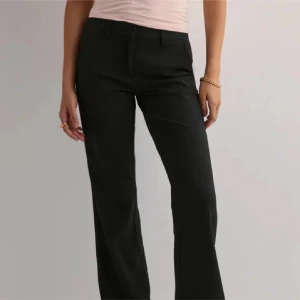 Kostymbyxa - Ett par kostymbyxor i storlek 34