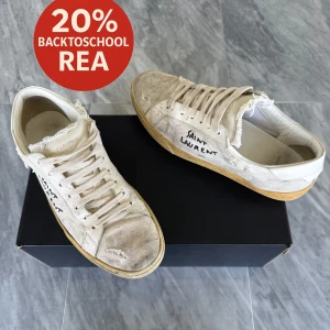 Saint Laurent skor - REA! - Saint Laurent skor  -  Skick: Bra skick - Nypris: 6000kr  -  Ingår: endast skorna -  Hör av dig vid minsta fråga☺️