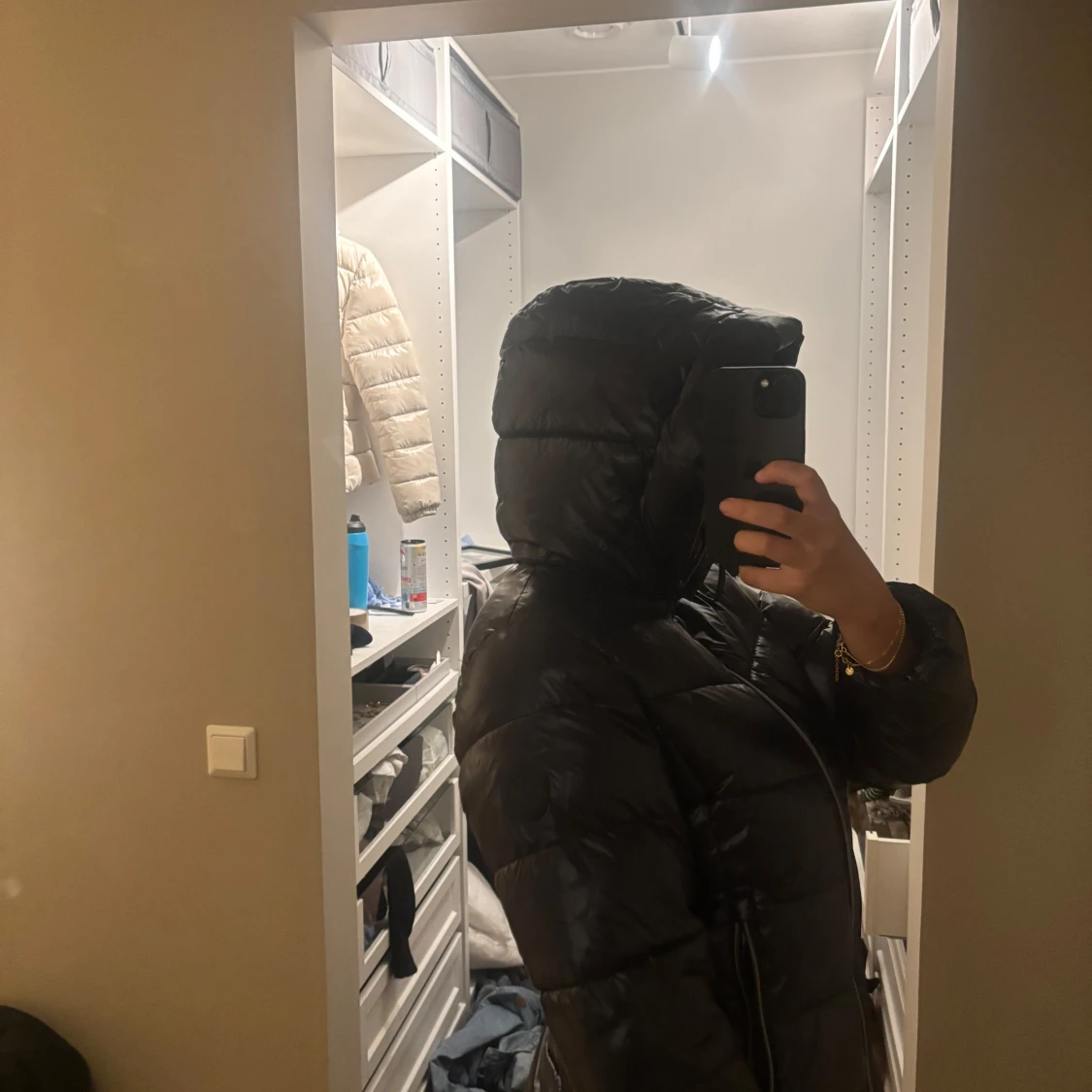 Svart pufferjacka med huva - 3