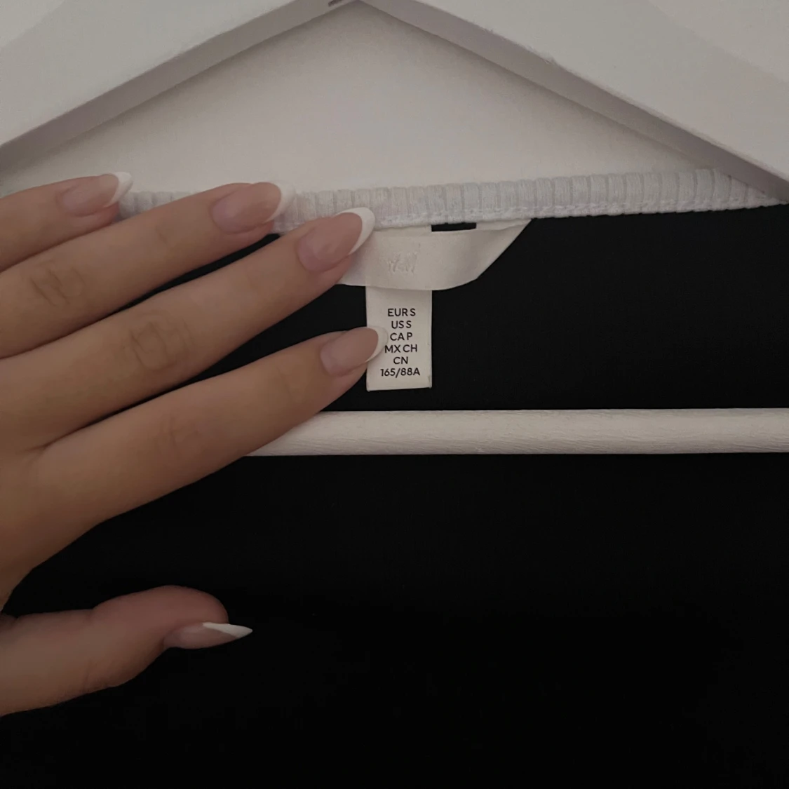 Svart långärmad topp med vit kant H&M - 1