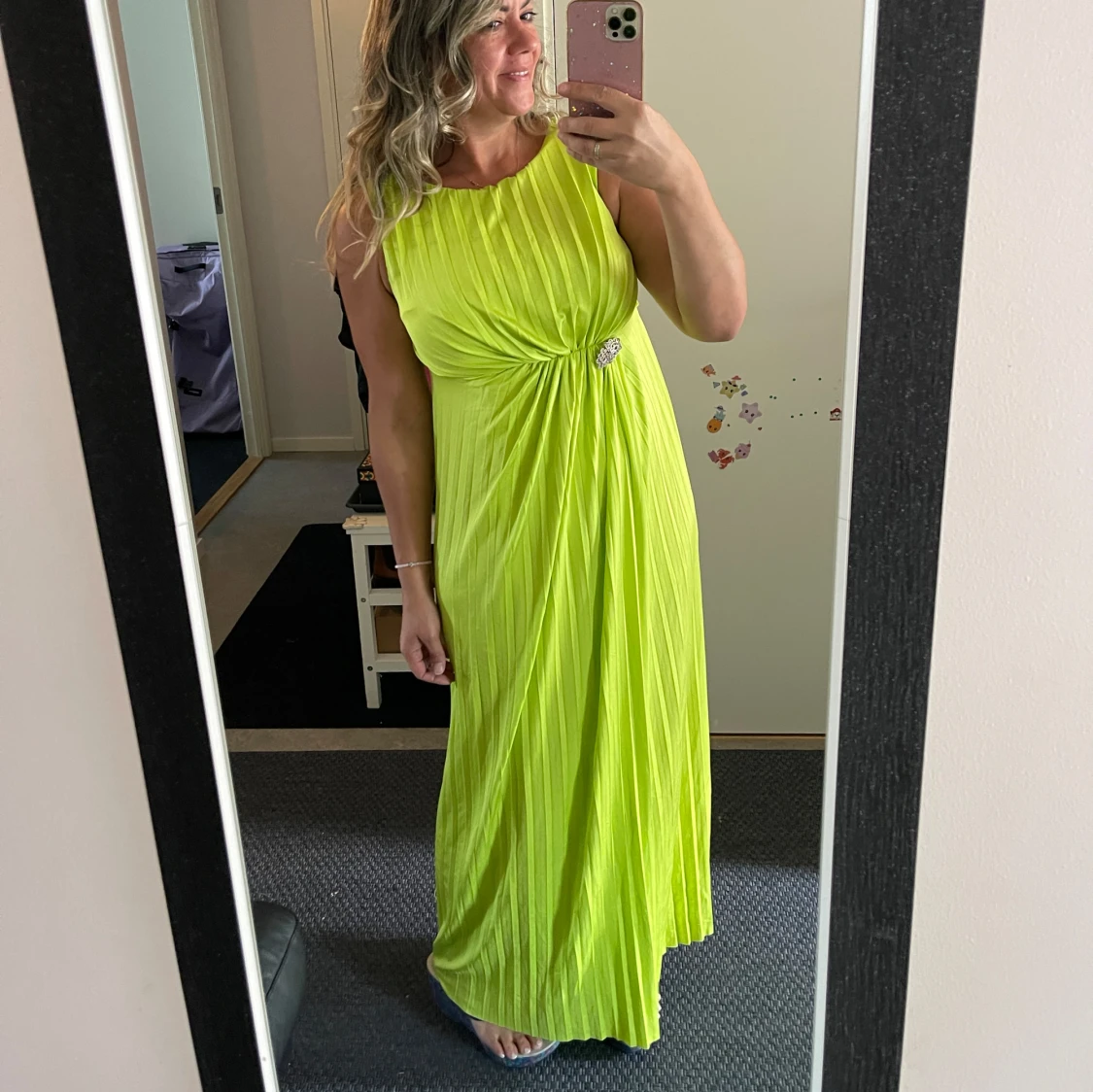 Limegrön plisserad långklänning - 4