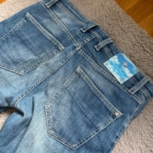 !intressekoll! tramarossa jeans - jätte fint skick | knappt använda | fås med liten påse med extra knappar | fräsha | stilrena | priset är diskuterbart | tar emot byten