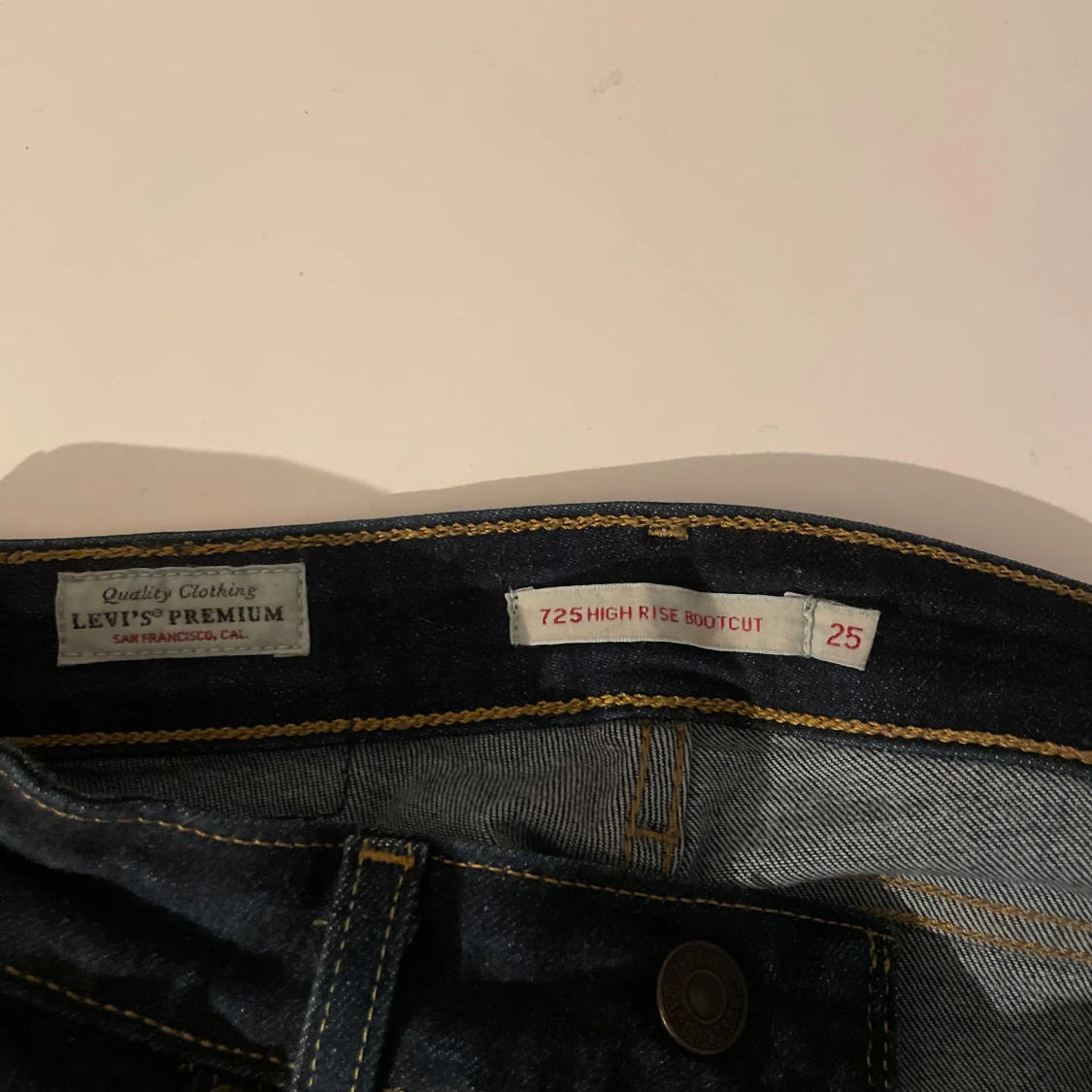 Levi's 725 High Rise Bootcut Jeans - 3
