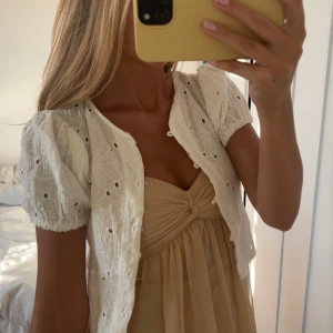 Vit bolero - Blus från zara barn som funkar som bolero💘