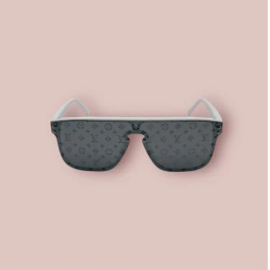 Louis Vuitton glasögon - Helt ny lv glas ögon. Oanvänd. Fraktar inom 14 timmar. Bästa kvaliten ute på marknaden. Pris kan diskuteras vid snabb köp. 