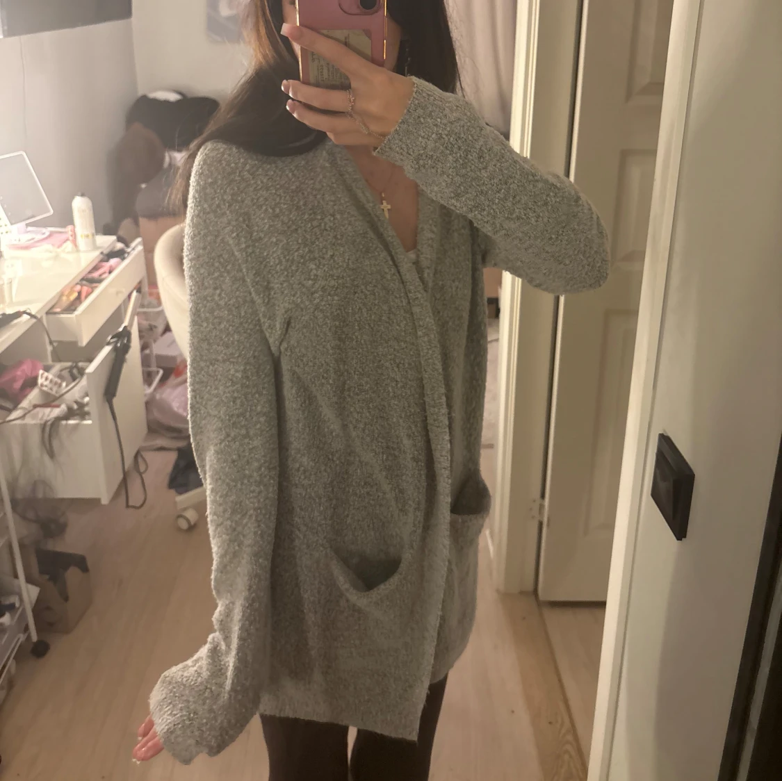 Grå stickad kofta