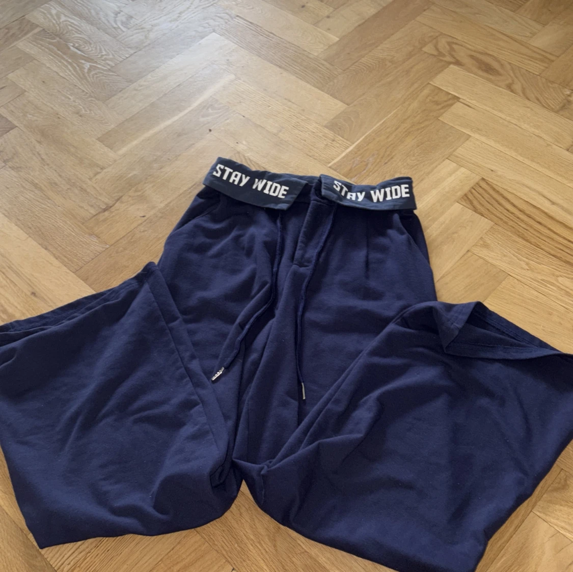 Mörkblå mjukisbyxor från Shein XS